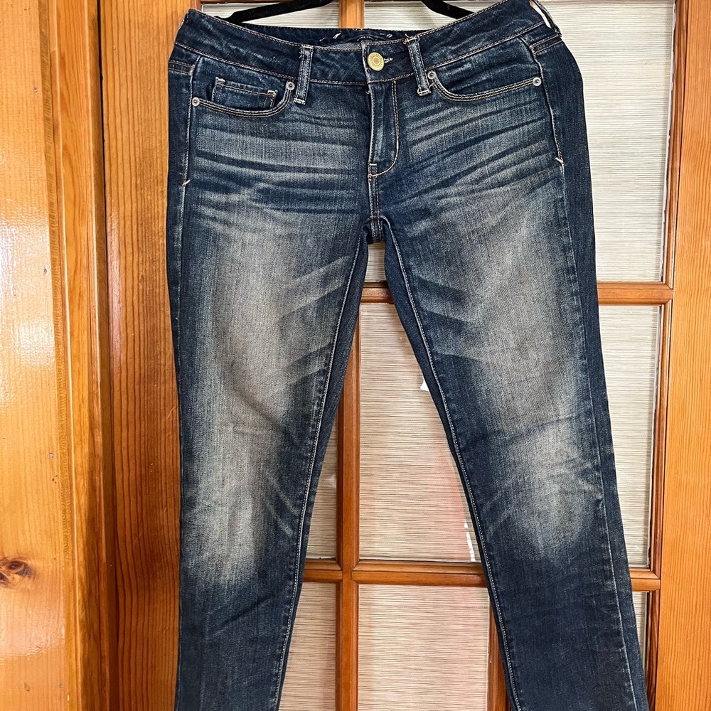 American Eagle straight leg, low rise Jeans - Picture 2 of 2